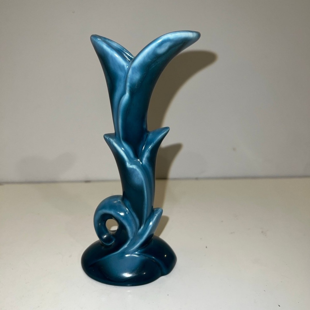 Blue flower/ leaf vase 6"